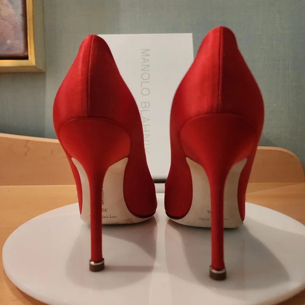 💯Authentic Manolo Blahnik HANGISI Red Satin Jewel Buckle Pumps - Picture 12 of 17